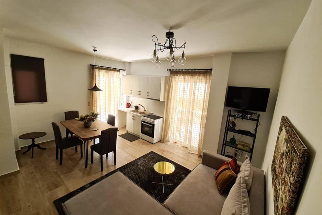 Modern Apt In The Heart Of Glyfada - Literally!! Athen Eksteriør billede