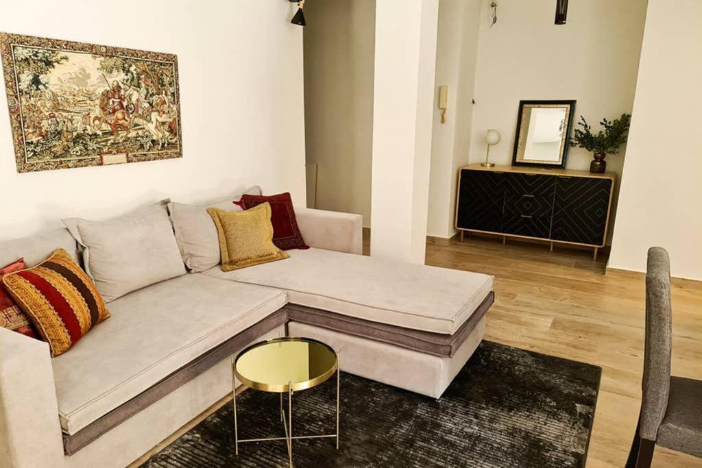 Modern Apt In The Heart Of Glyfada - Literally!! Athen Eksteriør billede